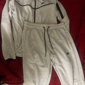 nike sweatsuits